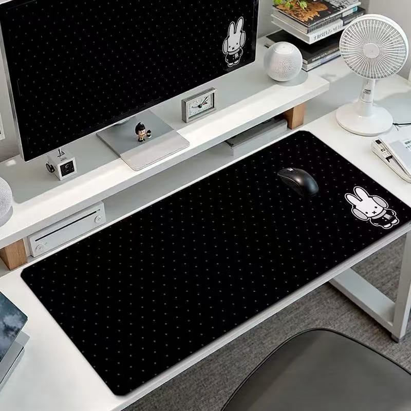 Laptop Accessories Girls - かわいいミッフィーうさぎの大型マウスパッド、カワイイバニーヘッドホンゲーミングデスクマット、黒ドット滑り止めラップトップキーボードテーブルパッド、オフィス用